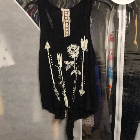 Black tank top with pattern and lace - Picture 1 of 6